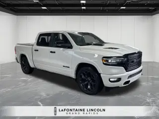 Ram 1500 2023 4x4 Limited 4 puertas Cabina Crew 5.6 pies. Pickup SB