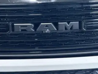 Ram 1500 2023 4x4 Limited 4 puertas Cabina Crew 5.6 pies. Pickup SB