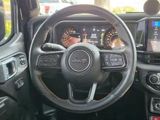 Jeep Gladiator 2024 4x4 Mojave 4 puertas Crew Cab 5.0 pies. SB