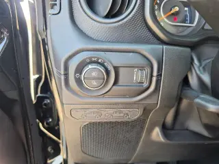 Jeep Gladiator 2024 4x4 Mojave 4 puertas Crew Cab 5.0 pies. SB