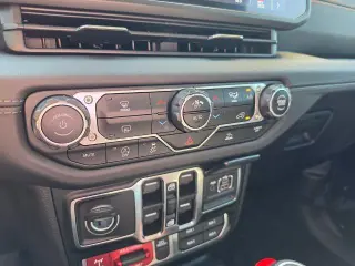 Jeep Gladiator 2024 4x4 Mojave 4 puertas Crew Cab 5.0 pies. SB