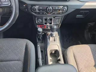 Jeep Gladiator 2024 4x4 Mojave 4 puertas Crew Cab 5.0 pies. SB