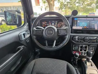 Jeep Gladiator 2024 4x4 Mojave 4 puertas Crew Cab 5.0 pies. SB