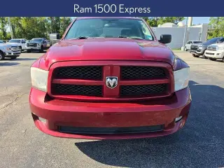 Ram 1500 2012 4x2 ST Cabina Cuádruple de 4 puertas, 6.3 pies. Caja Corta Pickup