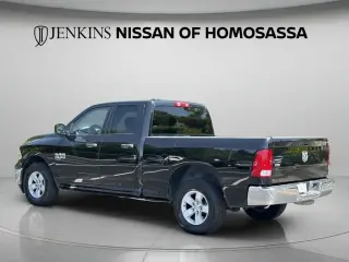 Ram 1500 Classic 2024 4x2 SLT 4 puertas Quad Cab 6.3 pies. Pickup de caja corta