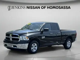 Ram 1500 Classic 2024 4x2 SLT 4 puertas Quad Cab 6.3 pies. Pickup de caja corta