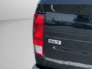 Ram 1500 Classic 2024 4x2 SLT 4 puertas Quad Cab 6.3 pies. Pickup de caja corta