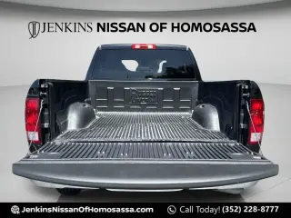 Ram 1500 Classic 2024 4x2 SLT 4 puertas Quad Cab 6.3 pies. Pickup de caja corta