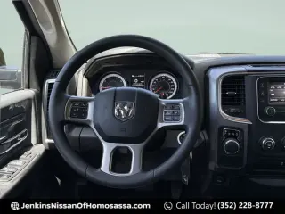 Ram 1500 Classic 2024 4x2 SLT 4 puertas Quad Cab 6.3 pies. Pickup de caja corta