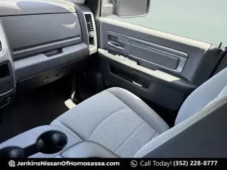 Ram 1500 Classic 2024 4x2 SLT 4 puertas Quad Cab 6.3 pies. Pickup de caja corta