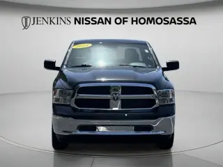 Ram 1500 Classic 2024 4x2 SLT 4 puertas Quad Cab 6.3 pies. Pickup de caja corta
