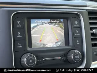 Ram 1500 Classic 2024 4x2 SLT 4 puertas Quad Cab 6.3 pies. Pickup de caja corta