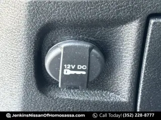 Ram 1500 Classic 2024 4x2 SLT 4 puertas Quad Cab 6.3 pies. Pickup de caja corta