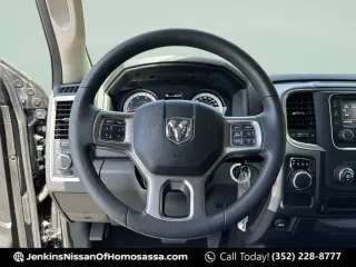 Ram 1500 Classic 2024 4x2 SLT 4 puertas Quad Cab 6.3 pies. Pickup de caja corta