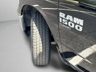 Ram 1500 Classic 2024 4x2 SLT 4 puertas Quad Cab 6.3 pies. Pickup de caja corta