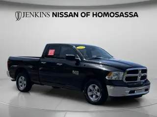 Ram 1500 Classic 2024 4x2 SLT 4 puertas Quad Cab 6.3 pies. Pickup de caja corta
