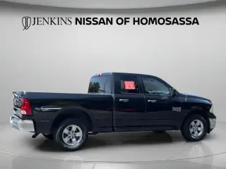 Ram 1500 Classic 2024 4x2 SLT 4 puertas Quad Cab 6.3 pies. Pickup de caja corta