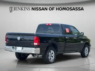 Ram 1500 Classic 2024 4x2 SLT 4 puertas Quad Cab 6.3 pies. Pickup de caja corta