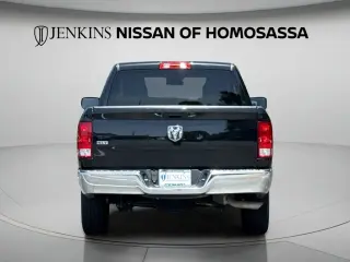 Ram 1500 Classic 2024 4x2 SLT 4 puertas Quad Cab 6.3 pies. Pickup de caja corta