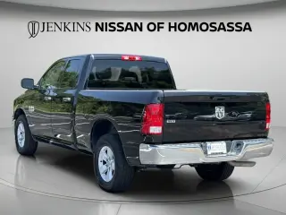 Ram 1500 Classic 2024 4x2 SLT 4 puertas Quad Cab 6.3 pies. Pickup de caja corta