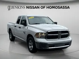 Ram 1500 Classic 2024 4x2 SLT Cabina Cuádruple de 4 puertas con caja de 6.3 pies