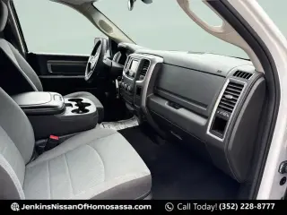 Ram 1500 Classic 2024 4x2 SLT Cabina Cuádruple de 4 puertas con caja de 6.3 pies