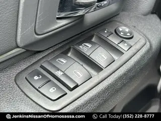 Ram 1500 Classic 2024 4x2 SLT Cabina Cuádruple de 4 puertas con caja de 6.3 pies