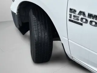 Ram 1500 Classic 2024 4x2 SLT Cabina Cuádruple de 4 puertas con caja de 6.3 pies