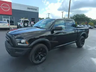 Ram 1500 Classic 2024 4x4 Warlock 4 puertas Cabina Crew 5.5 pies. Caja corta Pickup