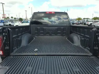 Ram 1500 Classic 2024 4x4 Warlock 4 puertas Cabina Crew 5.5 pies. Caja corta Pickup