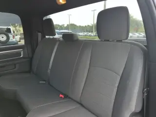 Ram 1500 Classic 2024 4x4 Warlock 4 puertas Cabina Crew 5.5 pies. Caja corta Pickup