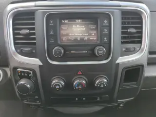 Ram 1500 Classic 2024 4x4 Warlock 4 puertas Cabina Crew 5.5 pies. Caja corta Pickup