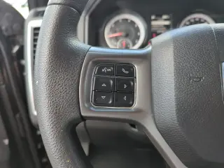 Ram 1500 Classic 2024 4x4 Warlock 4 puertas Cabina Crew 5.5 pies. Caja corta Pickup