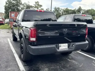 Ram 1500 Classic 2024 4x4 Warlock 4 puertas Cabina Crew 5.5 pies. Caja corta Pickup