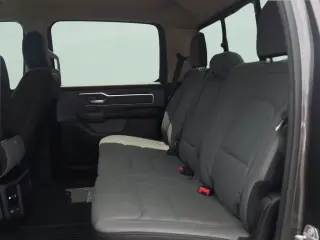 Ram 1500 2020 4x2 Big Horn 4 puertas Cabina Crew 5.6 pies. SB Pickup