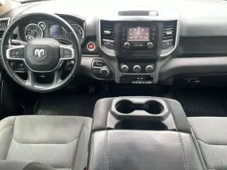 Ram 1500 2020 4x2 Big Horn 4 puertas Cabina Crew 5.6 pies. SB Pickup