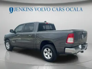 Ram 1500 2020 4x2 Big Horn 4 puertas Cabina Crew 5.6 pies. SB Pickup