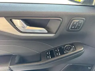 Ford Escape Híbrido 2023 AWD Platinum 4 puertas SUV