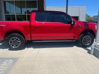 Ford F-150 2022 4x4 XLT 4 puertas SuperCrew 5.5 pies. SB