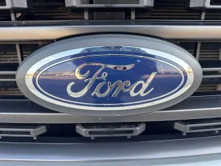 Ford F-150 2023 4x4 XLT 4 puertas SuperCrew 5.5 pies. SB