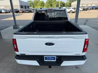 Ford F-150 2023 4x4 XLT 4 puertas SuperCrew 5.5 pies. SB