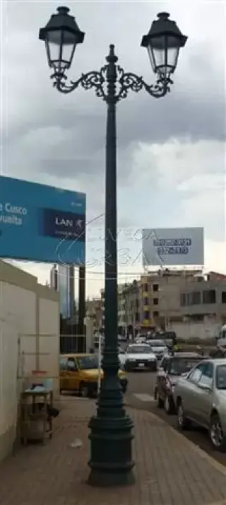 POSTES Y BANCAS PARA PLAZAS