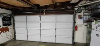 Garage door / Puerta garaje
