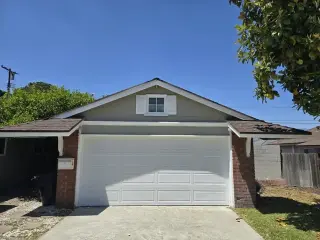 Garage door / Puerta garaje