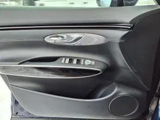 Genesis GV70 2025 AWD 2.5T Estándar 4 puertas SUV