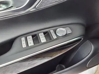 Genesis GV70 2025 AWD 2.5T Estándar 4 puertas SUV