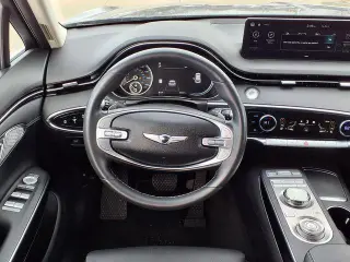 Genesis GV70 2025 AWD 2.5T Estándar 4 puertas SUV