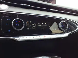 Genesis GV70 2025 AWD 2.5T Estándar 4 puertas SUV