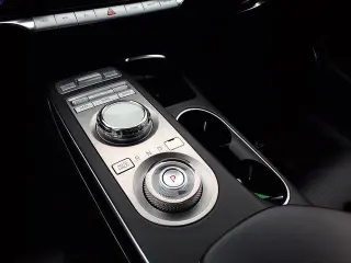 Genesis GV70 2025 AWD 2.5T Estándar 4 puertas SUV