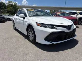 Toyota Camry Híbrido 2020 LE 4 puertas Sedan